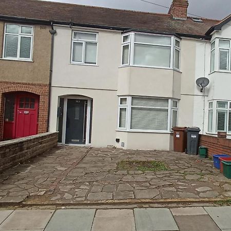 Charming 3-Bedroom Family Home Londres Exterior foto