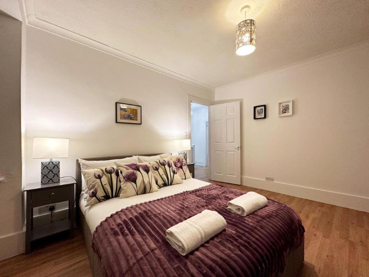 Charming 3-Bedroom Family Home Londres Exterior foto